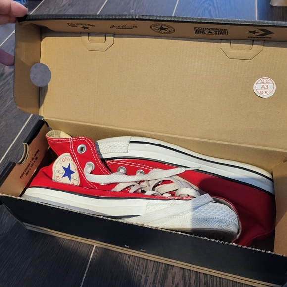 Converse High Top - Red 6.5 [SOLD] - Picture 2 of 6